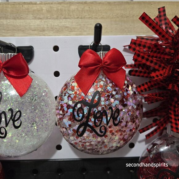 4 Round Love Ornaments Valentines Day Or Christmas Gifts - Picture 4 of 5
